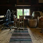 Historic In Scenic Ferienhaus Isfjorden