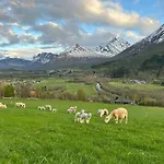 Historic In Scenic Ferienhaus Isfjorden
