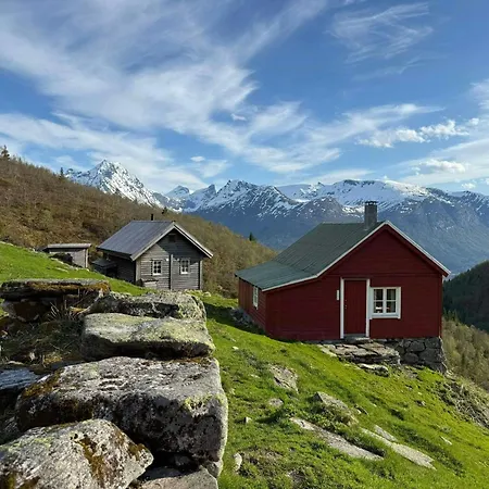 Historic In Scenic * Isfjorden